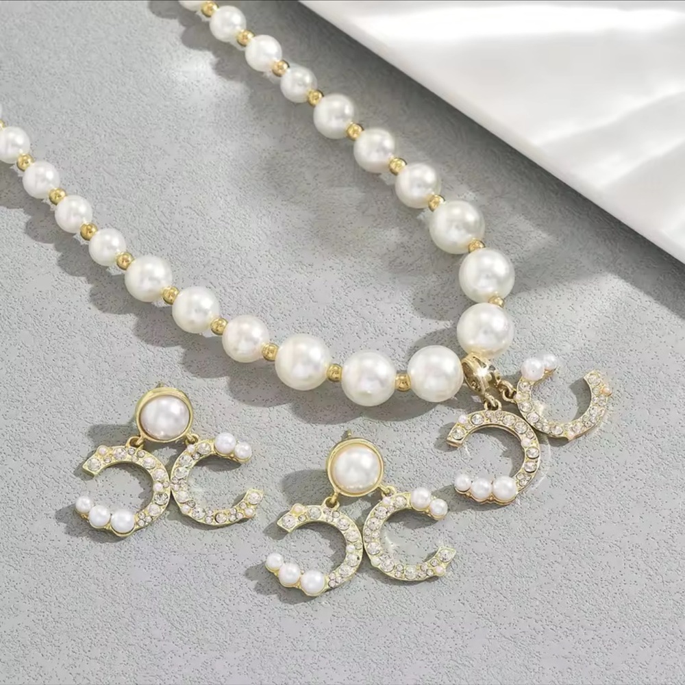 Pearl & Rhinestone Letter Necklace Dangle Stud Earings
Jewelry Set - Picture 4 of 5
